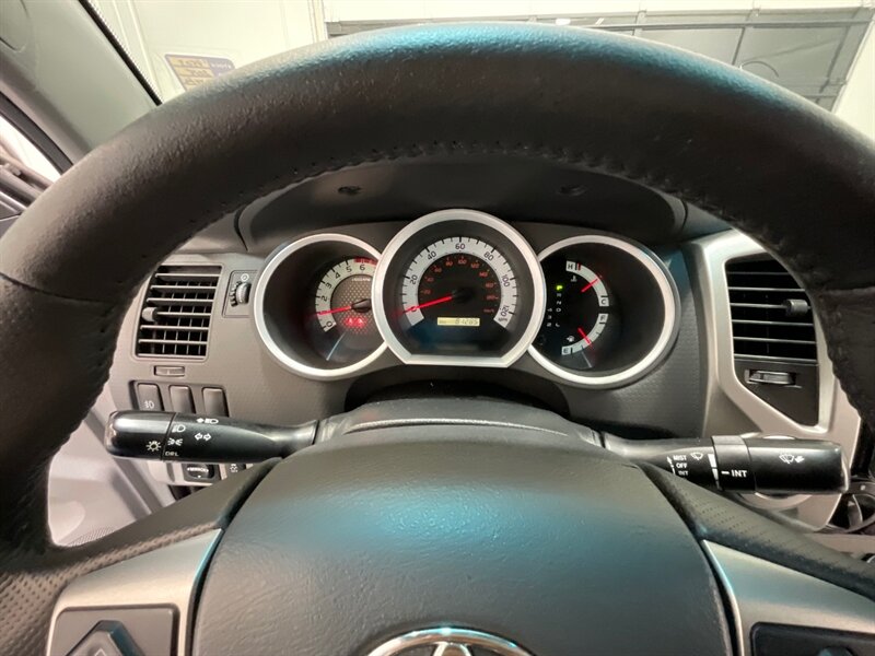 2015 Toyota Tacoma V6 SR5 Double Cab 4X4 / 1-OWNER / 81k MILES / Backup Camera / ZERO RUST - Photo 41 - Gladstone, OR 97027
