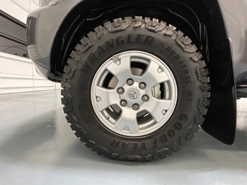 2015 Toyota Tacoma V6 SR5 Double Cab 4X4 / 1-OWNER / 81k MILES / Backup Camera / ZERO RUST - Photo 22 - Gladstone, OR 97027