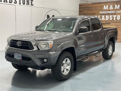 2015 Toyota Tacoma V6 SR5 Double Cab 4X4 / 1-OWNER / 81k MILES  / Backup Camera / ZERO RUST Truck