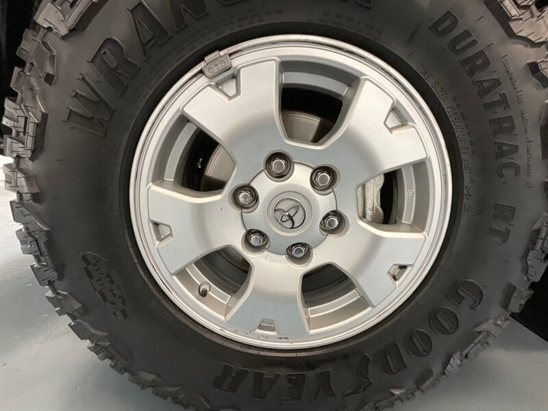 2015 Toyota Tacoma V6 SR5 Double Cab 4X4 / 1-OWNER / 81k MILES / Backup Camera / ZERO RUST - Photo 44 - Gladstone, OR 97027