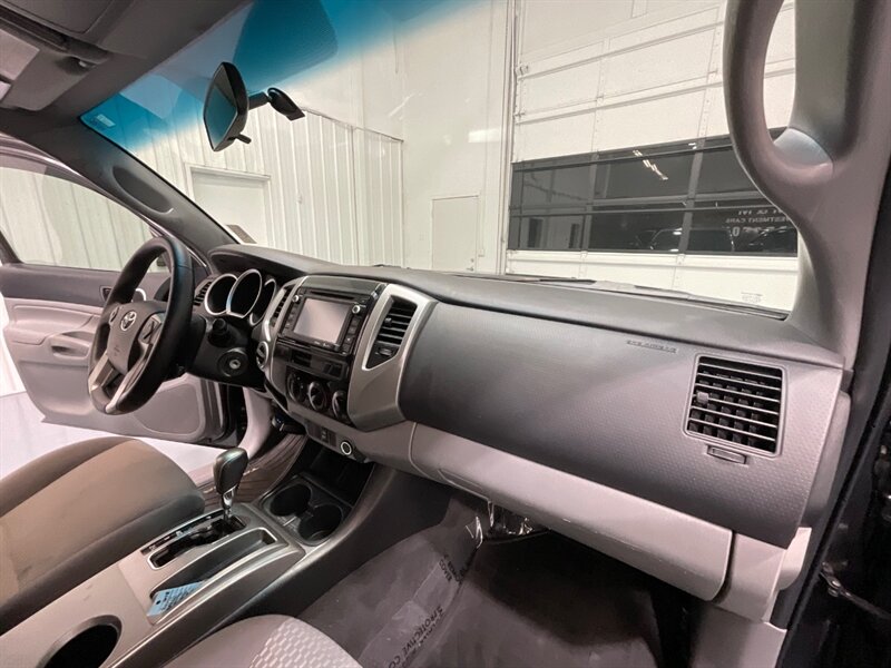 2015 Toyota Tacoma V6 SR5 Double Cab 4X4 / 1-OWNER / 81k MILES / Backup Camera / ZERO RUST - Photo 36 - Gladstone, OR 97027