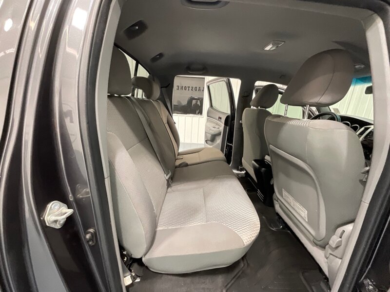 2015 Toyota Tacoma V6 SR5 Double Cab 4X4 / 1-OWNER / 81k MILES / Backup Camera / ZERO RUST - Photo 13 - Gladstone, OR 97027