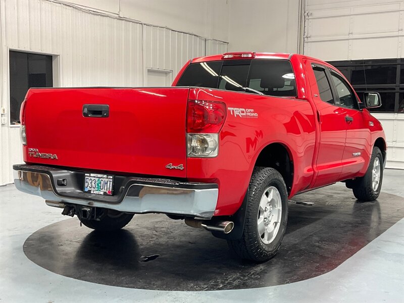 2007 Toyota Tundra SR5 TRD OFF RD 4X4 / 5.7L V8 / 1-OWNER LOCAL  / ZERO RUST - Photo 7 - Gladstone, OR 97027