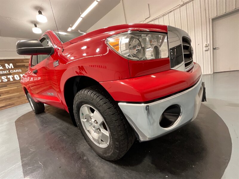 2007 Toyota Tundra SR5 TRD OFF RD 4X4 / 5.7L V8 / 1-OWNER LOCAL  / ZERO RUST - Photo 41 - Gladstone, OR 97027