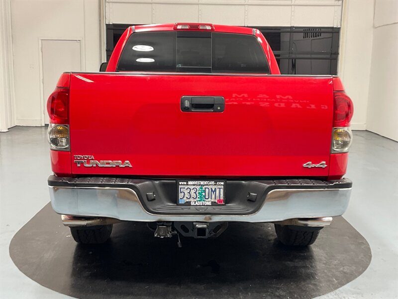 2007 Toyota Tundra SR5 TRD OFF RD 4X4 / 5.7L V8 / 1-OWNER LOCAL  / ZERO RUST - Photo 6 - Gladstone, OR 97027