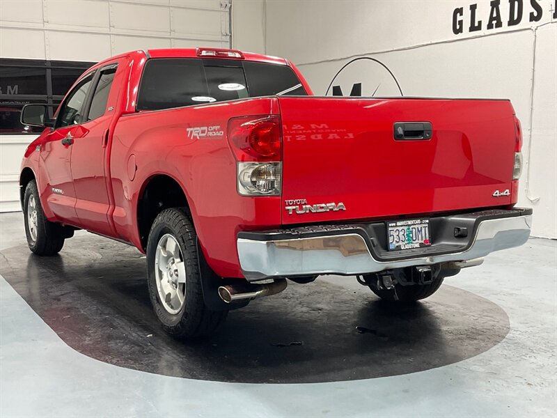 2007 Toyota Tundra SR5 TRD OFF RD 4X4 / 5.7L V8 / 1-OWNER LOCAL  / ZERO RUST - Photo 8 - Gladstone, OR 97027