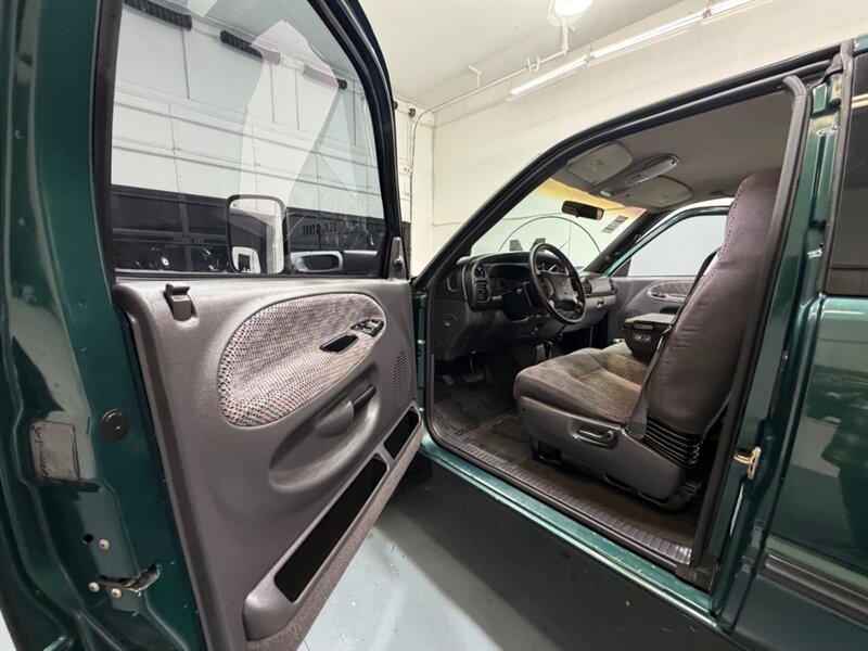 1999 Dodge Ram 2500 Laramie SLT 4X4 5.9L CUMMINS DIESEL / 134K MILES /LOCAL TRUCK W. ZERO RUST - Photo 32 - Gladstone, OR 97027