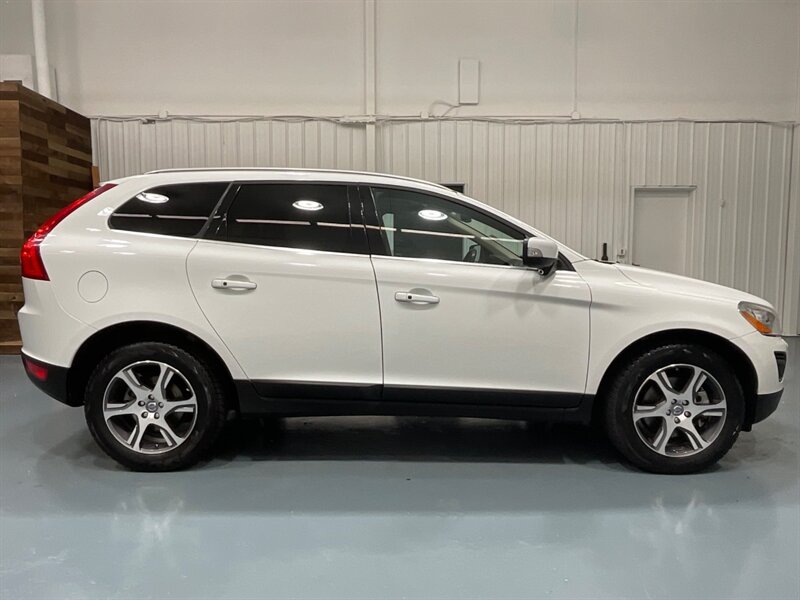 2011 Volvo XC60 T6 Sport Utility AWD / BLIS / Pano/ 65K MILES  / Leather Heated Seats - Photo 4 - Gladstone, OR 97027