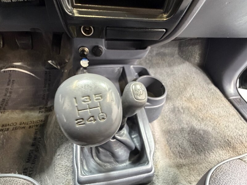 1998 Toyota Tacoma SR5 V6 TRD OFF RD 4X4 /5-SPEED MANUAL / ZERO RUST / REAR DIFFERENTIAL LOCKS / TIMING BELT SERVICE DONE - Photo 19 - Gladstone, OR 97027