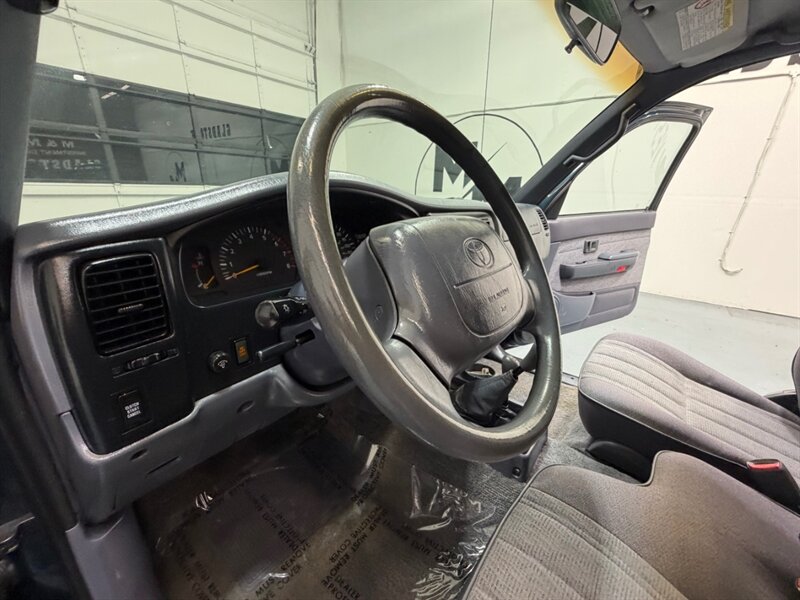 1998 Toyota Tacoma SR5 V6 TRD OFF RD 4X4 /5-SPEED MANUAL / ZERO RUST / REAR DIFFERENTIAL LOCKS / TIMING BELT SERVICE DONE - Photo 21 - Gladstone, OR 97027