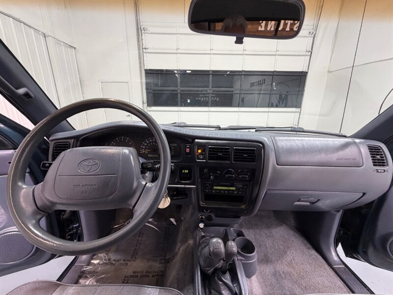 1998 Toyota Tacoma SR5 V6 TRD OFF RD 4X4 /5-SPEED MANUAL / ZERO RUST / REAR DIFFERENTIAL LOCKS / TIMING BELT SERVICE DONE - Photo 37 - Gladstone, OR 97027