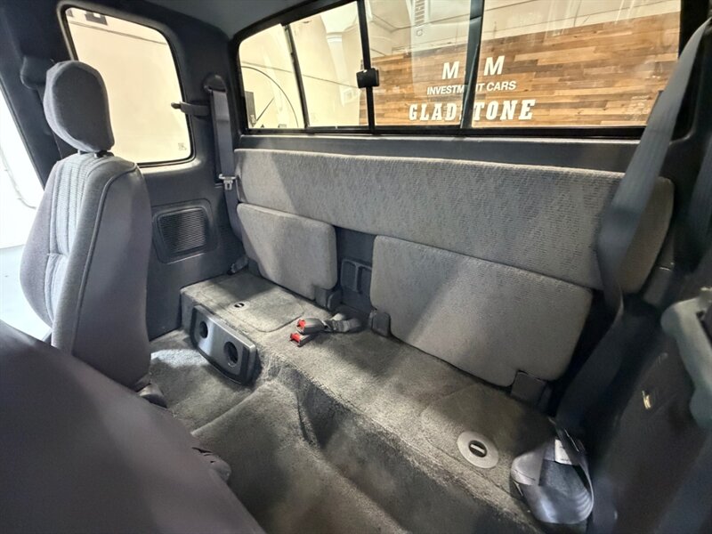 1998 Toyota Tacoma SR5 V6 TRD OFF RD 4X4 /5-SPEED MANUAL / ZERO RUST / REAR DIFFERENTIAL LOCKS / TIMING BELT SERVICE DONE - Photo 13 - Gladstone, OR 97027