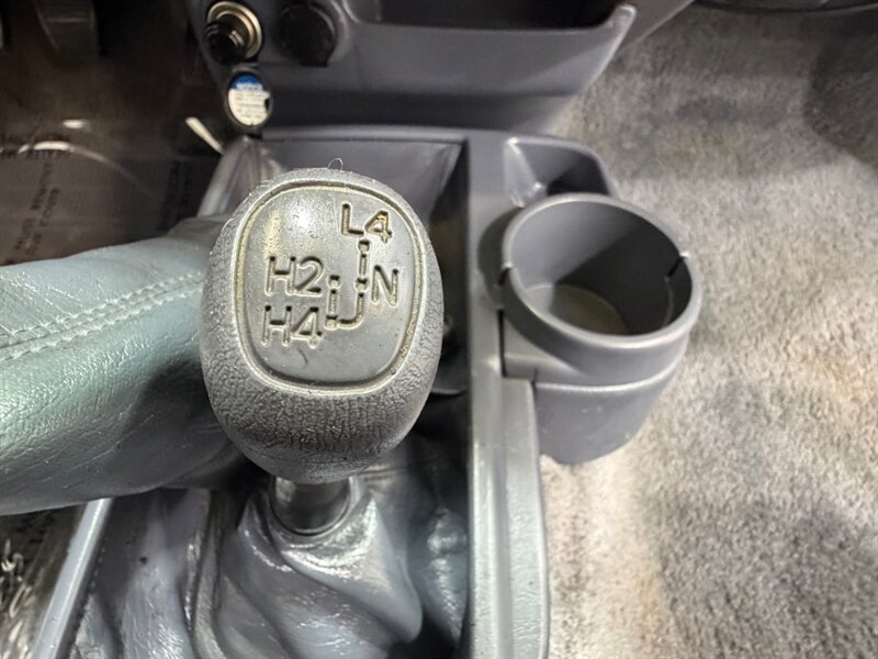 1998 Toyota Tacoma SR5 V6 TRD OFF RD 4X4 /5-SPEED MANUAL / ZERO RUST / REAR DIFFERENTIAL LOCKS / TIMING BELT SERVICE DONE - Photo 38 - Gladstone, OR 97027