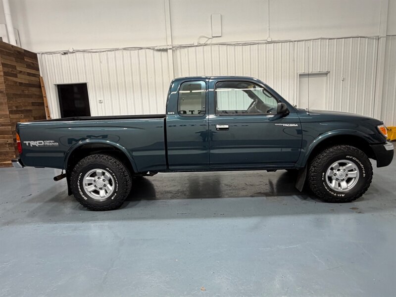 1998 Toyota Tacoma SR5 V6 TRD OFF RD 4X4 /5-SPEED MANUAL / ZERO RUST / REAR DIFFERENTIAL LOCKS / TIMING BELT SERVICE DONE - Photo 4 - Gladstone, OR 97027