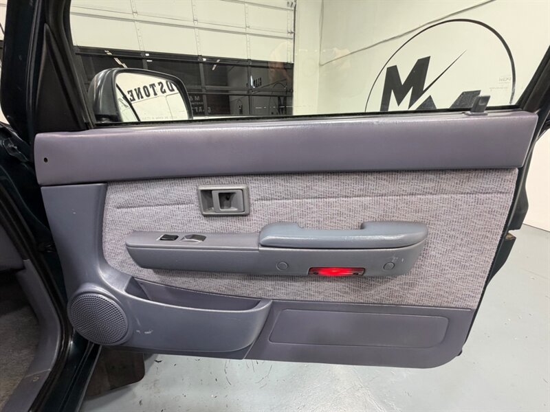 1998 Toyota Tacoma SR5 V6 TRD OFF RD 4X4 /5-SPEED MANUAL / ZERO RUST / REAR DIFFERENTIAL LOCKS / TIMING BELT SERVICE DONE - Photo 33 - Gladstone, OR 97027