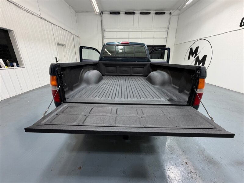 1998 Toyota Tacoma SR5 V6 TRD OFF RD 4X4 /5-SPEED MANUAL / ZERO RUST / REAR DIFFERENTIAL LOCKS / TIMING BELT SERVICE DONE - Photo 11 - Gladstone, OR 97027