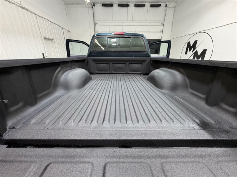 1998 Toyota Tacoma SR5 V6 TRD OFF RD 4X4 /5-SPEED MANUAL / ZERO RUST / REAR DIFFERENTIAL LOCKS / TIMING BELT SERVICE DONE - Photo 10 - Gladstone, OR 97027