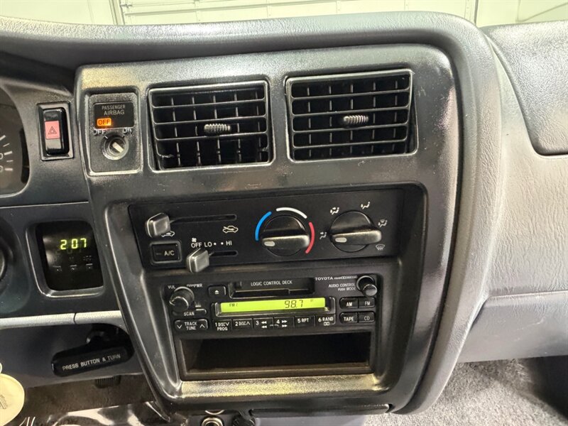 1998 Toyota Tacoma SR5 V6 TRD OFF RD 4X4 /5-SPEED MANUAL / ZERO RUST / REAR DIFFERENTIAL LOCKS / TIMING BELT SERVICE DONE - Photo 18 - Gladstone, OR 97027