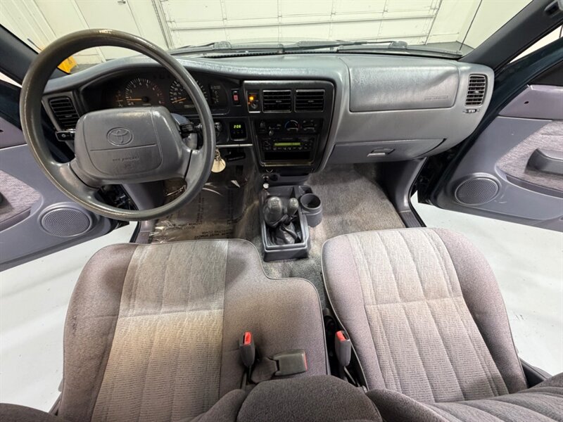 1998 Toyota Tacoma SR5 V6 TRD OFF RD 4X4 /5-SPEED MANUAL / ZERO RUST / REAR DIFFERENTIAL LOCKS / TIMING BELT SERVICE DONE - Photo 20 - Gladstone, OR 97027