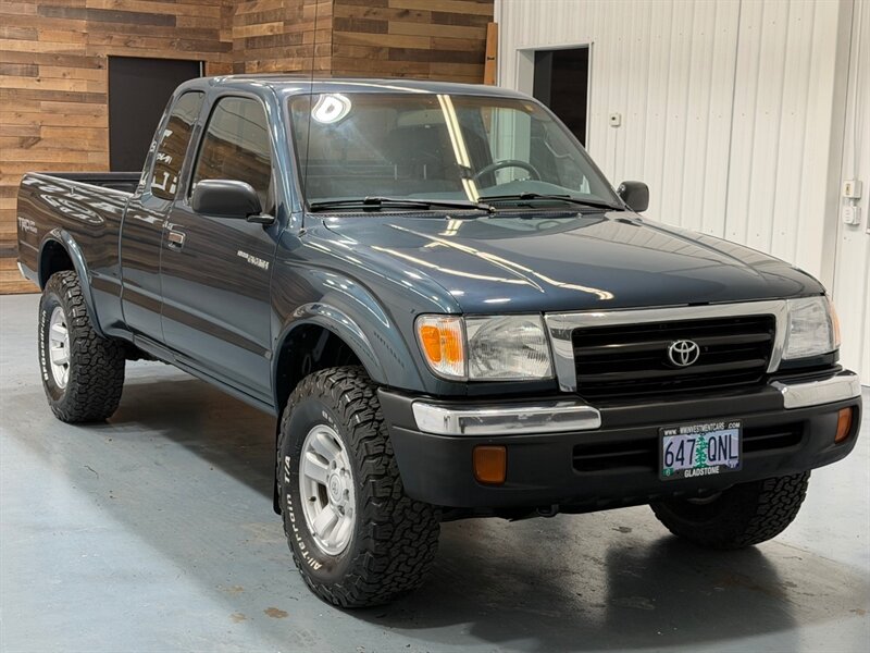 1998 Toyota Tacoma SR5 V6 TRD OFF RD 4X4 /5-SPEED MANUAL / ZERO RUST / REAR DIFFERENTIAL LOCKS / TIMING BELT SERVICE DONE - Photo 2 - Gladstone, OR 97027