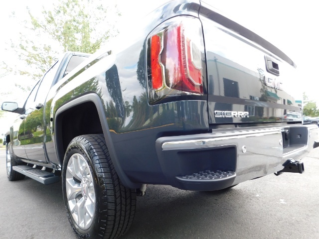 2018 GMC Sierra 1500 Crew Cab 4X4 / Z71 Pkg / FULLY EQUIPPED / 6K Miles   - Photo 11 - Portland, OR 97217