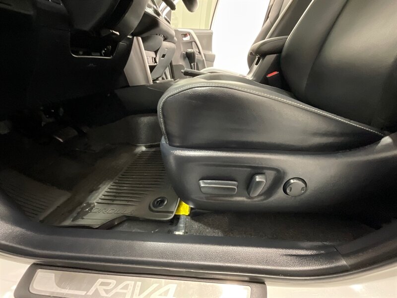 2016 Toyota RAV4 Limited Sport Utility AWD / Leather / Sunroof  / Heated Seats / Backup Camera / Blind Spot alert / ZERO RUST - Photo 19 - Gladstone, OR 97027