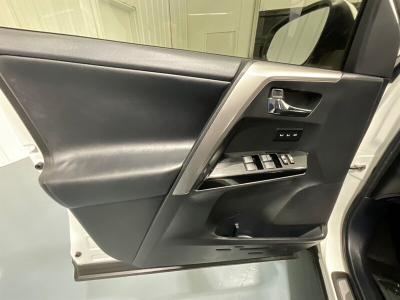 2016 Toyota RAV4 Limited Sport Utility AWD / Leather / Sunroof  / Heated Seats / Backup Camera / Blind Spot alert / ZERO RUST - Photo 32 - Gladstone, OR 97027