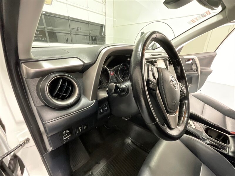 2016 Toyota RAV4 Limited Sport Utility AWD / Leather / Sunroof  / Heated Seats / Backup Camera / Blind Spot alert / ZERO RUST - Photo 39 - Gladstone, OR 97027