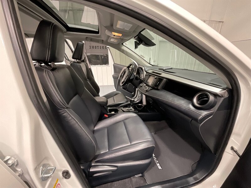 2016 Toyota RAV4 Limited Sport Utility AWD / Leather / Sunroof  / Heated Seats / Backup Camera / Blind Spot alert / ZERO RUST - Photo 12 - Gladstone, OR 97027