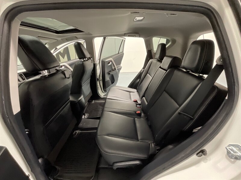 2016 Toyota RAV4 Limited Sport Utility AWD / Leather / Sunroof  / Heated Seats / Backup Camera / Blind Spot alert / ZERO RUST - Photo 10 - Gladstone, OR 97027