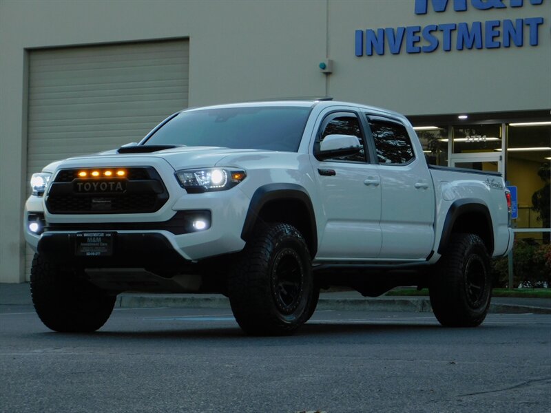 2019 Toyota Tacoma TRD PRO / 6-SPEED / 1-Owner / LIFTED / 11,000 MILE   - Photo 1 - Portland, OR 97217