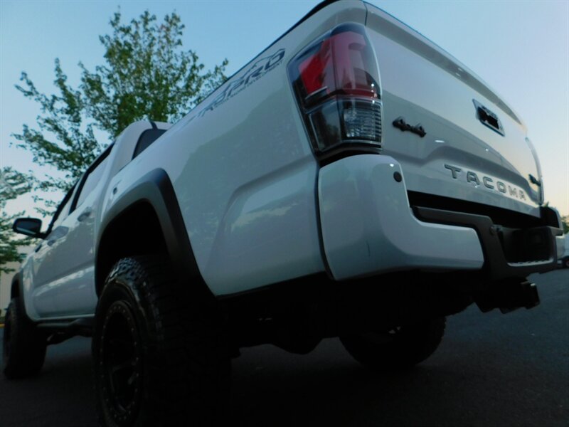 2019 Toyota Tacoma TRD PRO / 6-SPEED / 1-Owner / LIFTED / 11,000 MILE   - Photo 10 - Portland, OR 97217