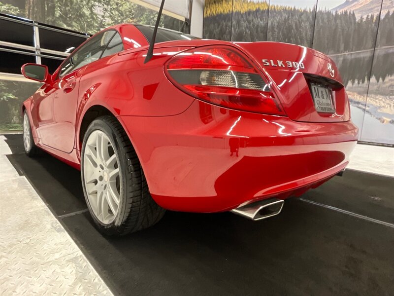 2009 Mercedes-Benz SLK 300 / V6 / CONVERTIBLE HARD TOP / Leather  / Excel Cond - Photo 19 - Gladstone, OR 97027