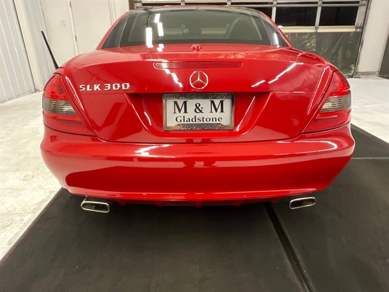 2009 Mercedes-Benz SLK 300 / V6 / CONVERTIBLE HARD TOP / Leather  / Excel Cond - Photo 22 - Gladstone, OR 97027