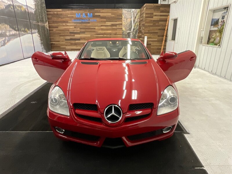 2009 Mercedes-Benz SLK 300 / V6 / CONVERTIBLE HARD TOP / Leather  / Excel Cond - Photo 30 - Gladstone, OR 97027