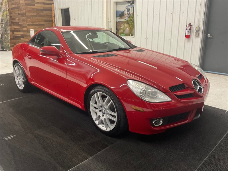 2009 Mercedes-Benz SLK 300 / V6 / CONVERTIBLE HARD TOP / Leather  / Excel Cond - Photo 49 - Gladstone, OR 97027