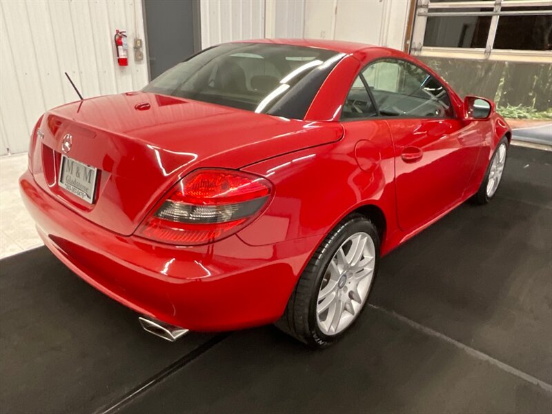 2009 Mercedes-Benz SLK 300 / V6 / CONVERTIBLE HARD TOP / Leather  / Excel Cond - Photo 7 - Gladstone, OR 97027