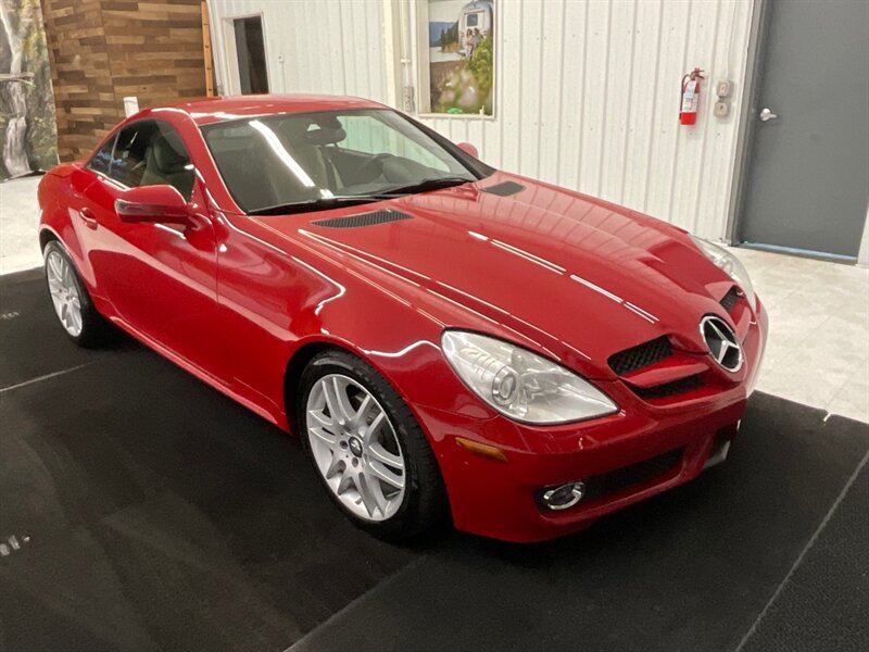 2009 Mercedes-Benz SLK 300 / V6 / CONVERTIBLE HARD TOP / Leather  / Excel Cond - Photo 50 - Gladstone, OR 97027