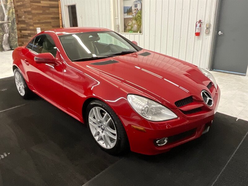 2009 Mercedes-Benz SLK 300 / V6 / CONVERTIBLE HARD TOP / Leather  / Excel Cond - Photo 51 - Gladstone, OR 97027