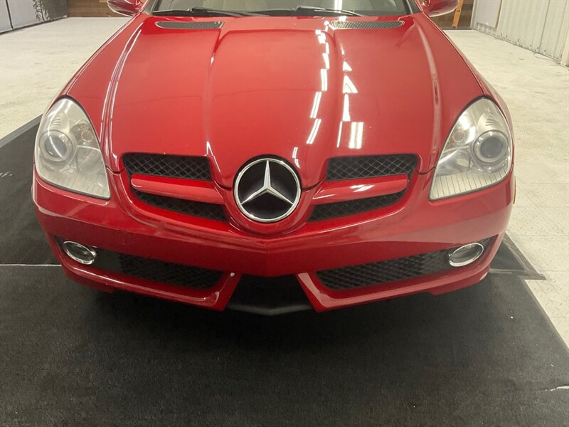 2009 Mercedes-Benz SLK 300 / V6 / CONVERTIBLE HARD TOP / Leather  / Excel Cond - Photo 41 - Gladstone, OR 97027