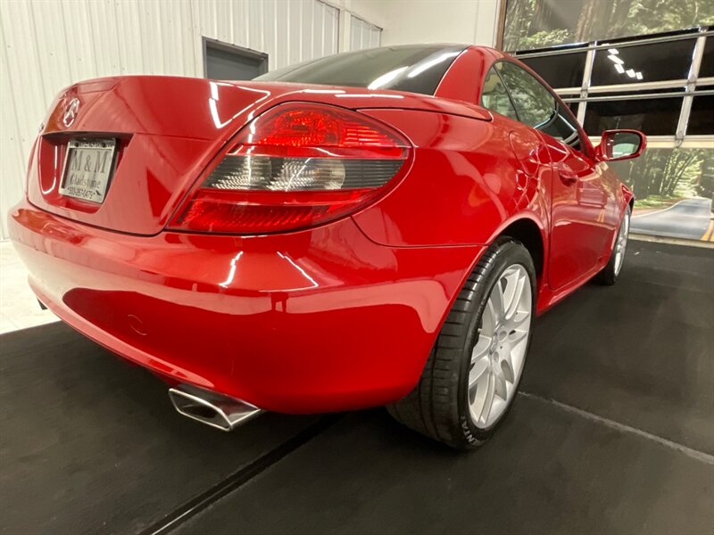 2009 Mercedes-Benz SLK 300 / V6 / CONVERTIBLE HARD TOP / Leather  / Excel Cond - Photo 20 - Gladstone, OR 97027