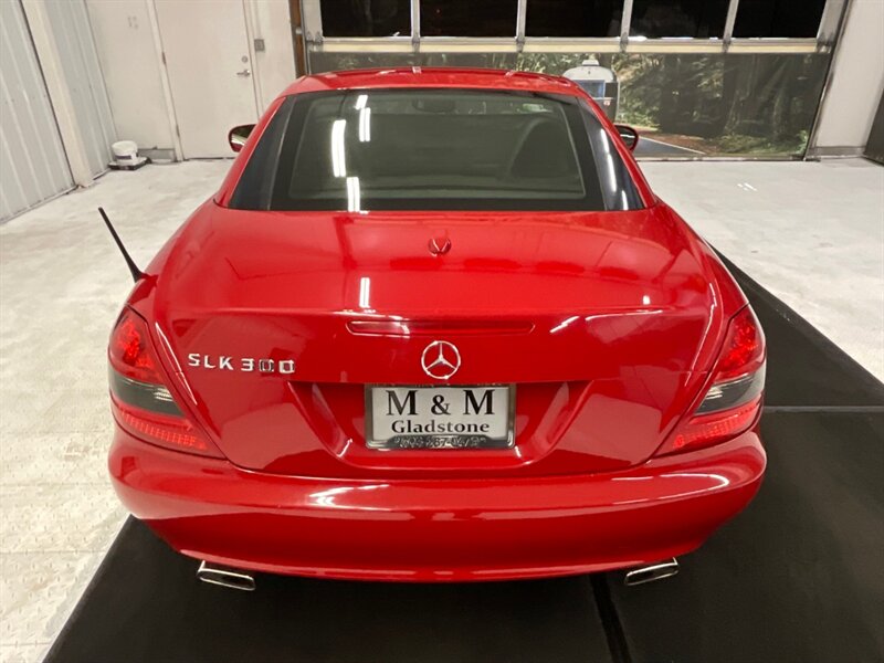 2009 Mercedes-Benz SLK 300 / V6 / CONVERTIBLE HARD TOP / Leather  / Excel Cond - Photo 6 - Gladstone, OR 97027