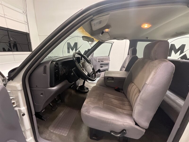 1997 Dodge Ram 2500 SLT Extended Cab / 5.9L DIESEL/12-VALVE / 5-SPEED / Long bed / RWD / ZERO RUST / 1-OWNER LOCAL / 105,000 MILES - Photo 11 - Gladstone, OR 97027