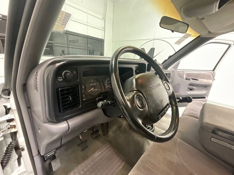 1997 Dodge Ram 2500 SLT Extended Cab / 5.9L DIESEL/12-VALVE / 5-SPEED / Long bed / RWD / ZERO RUST / 1-OWNER LOCAL / 105,000 MILES - Photo 36 - Gladstone, OR 97027