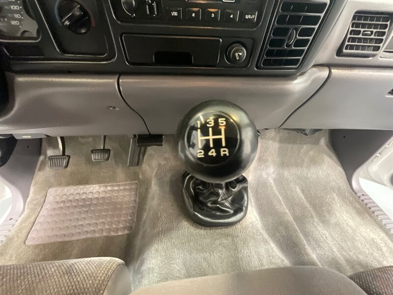 1997 Dodge Ram 2500 SLT Extended Cab / 5.9L DIESEL/12-VALVE / 5-SPEED / Long bed / RWD / ZERO RUST / 1-OWNER LOCAL / 105,000 MILES - Photo 15 - Gladstone, OR 97027
