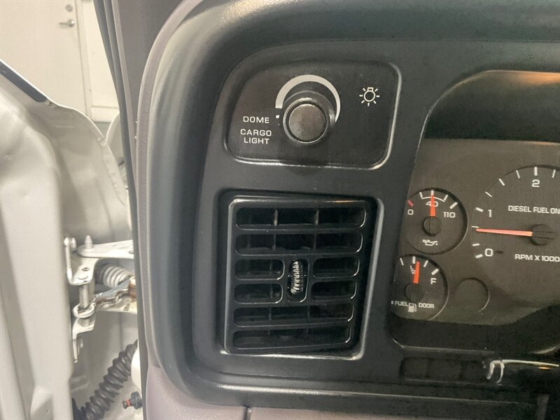 1997 Dodge Ram 2500 SLT Extended Cab / 5.9L DIESEL/12-VALVE / 5-SPEED / Long bed / RWD / ZERO RUST / 1-OWNER LOCAL / 105,000 MILES - Photo 39 - Gladstone, OR 97027