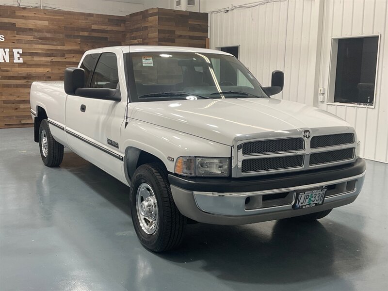 1997 Dodge Ram 2500 SLT Extended Cab / 5.9L DIESEL/12-VALVE / 5-SPEED / Long bed / RWD / ZERO RUST / 1-OWNER LOCAL / 105,000 MILES - Photo 2 - Gladstone, OR 97027