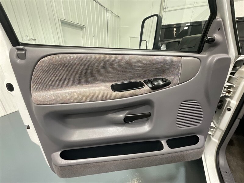 1997 Dodge Ram 2500 SLT Extended Cab / 5.9L DIESEL/12-VALVE / 5-SPEED / Long bed / RWD / ZERO RUST / 1-OWNER LOCAL / 105,000 MILES - Photo 32 - Gladstone, OR 97027