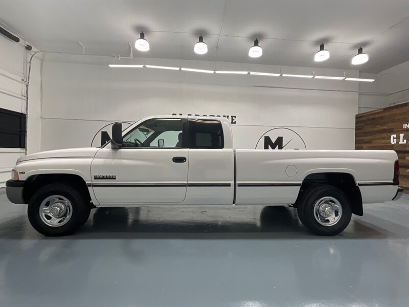 1997 Dodge Ram 2500 SLT Extended Cab / 5.9L DIESEL/12-VALVE / 5-SPEED / Long bed / RWD / ZERO RUST / 1-OWNER LOCAL / 105,000 MILES - Photo 3 - Gladstone, OR 97027