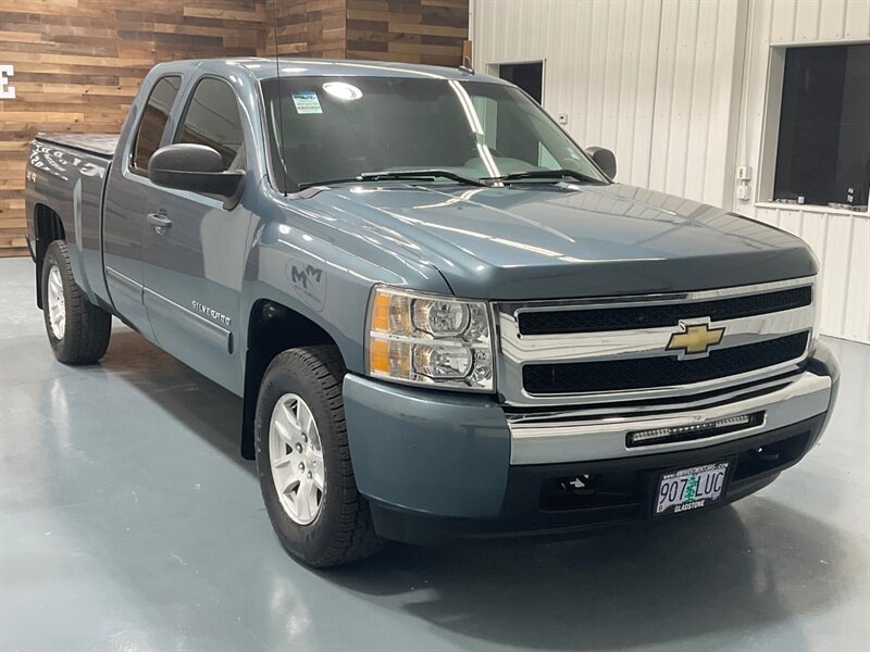 2011 Chevrolet Silverado 1500 LS 4Dr Extended Cab / 4x4 / 4.8L V8 / LOW MILES / LOCAL TRUCK / ZERO RUST - Photo 2 - Gladstone, OR 97027